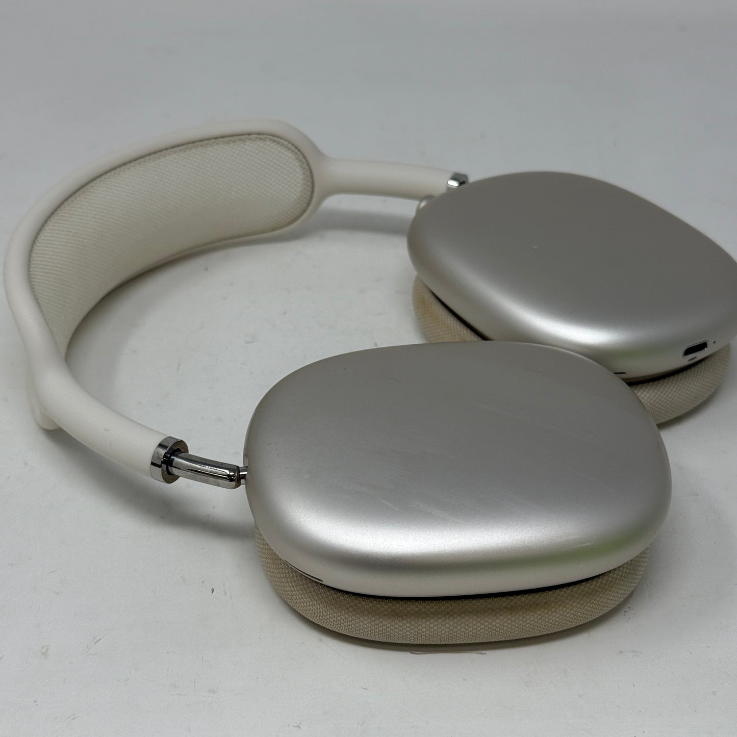 Apple AirPods Max Wireless Over-Ear Headphones Starlight MWW53AM/A
