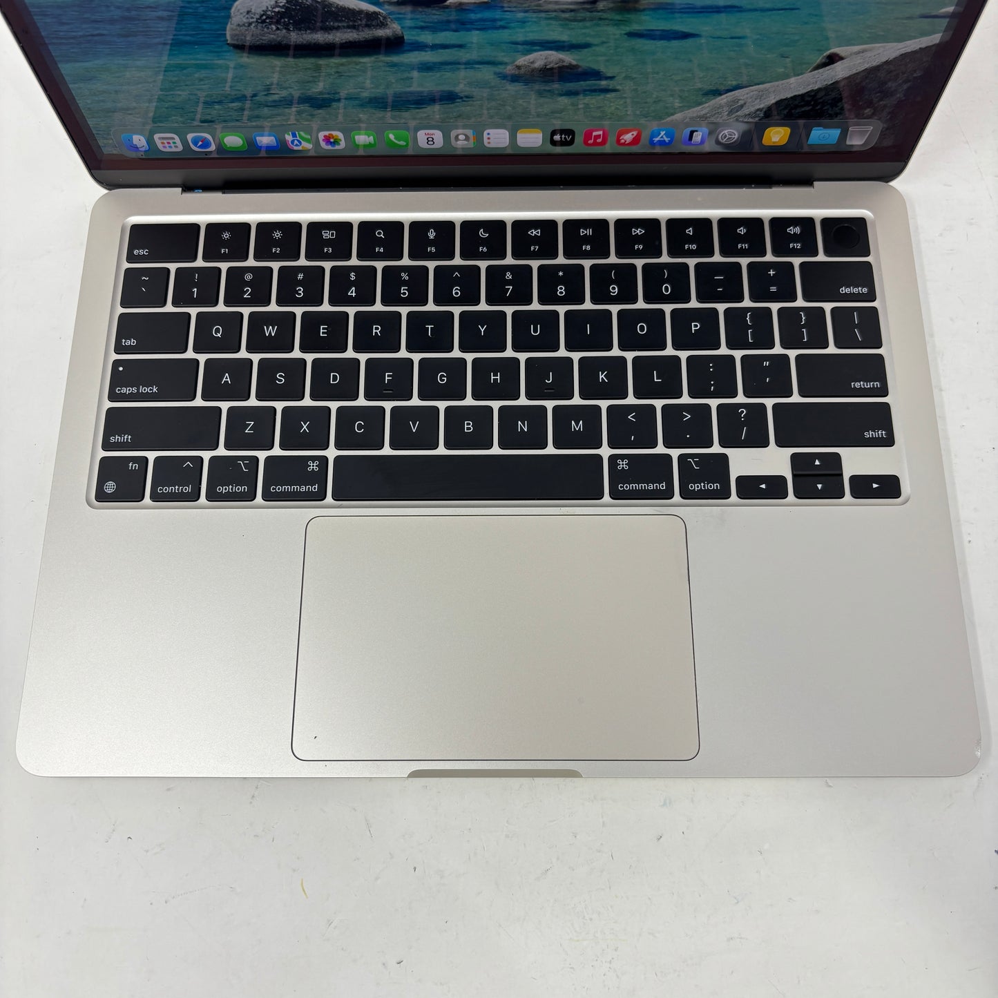 2022 Apple MacBook Air 13.6" M2 8C GPU 3.5GHz 8GB RAM 256GB SSD A2681