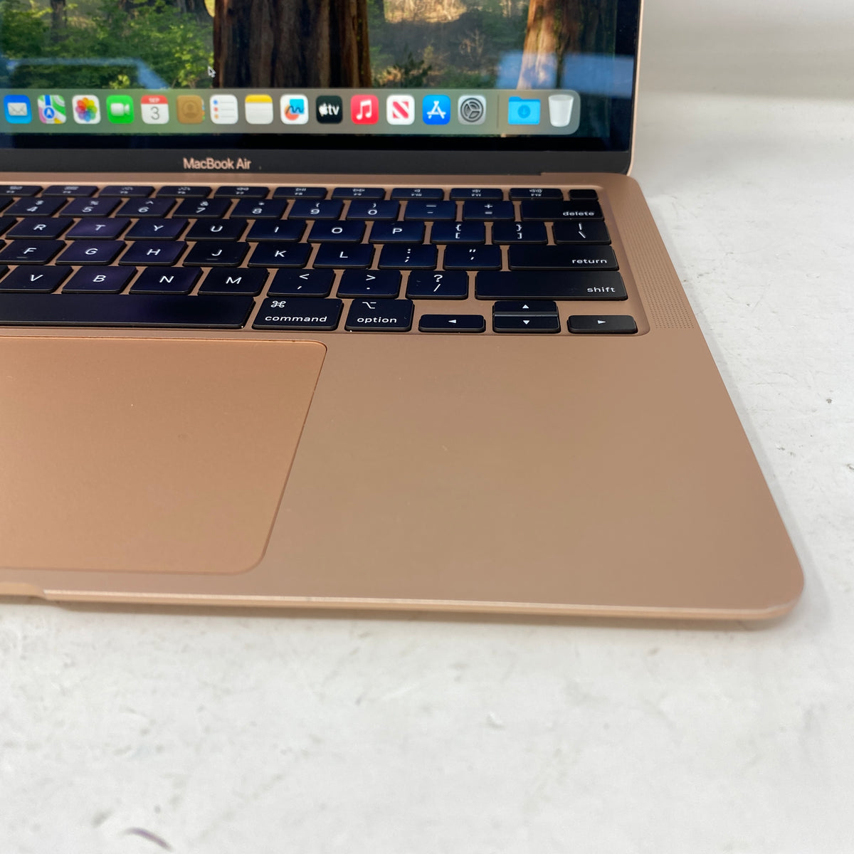 2020 Apple MacBook Air 13.3" i3 1.1GHz 8GB RAM 256GB SSD Gold A2179