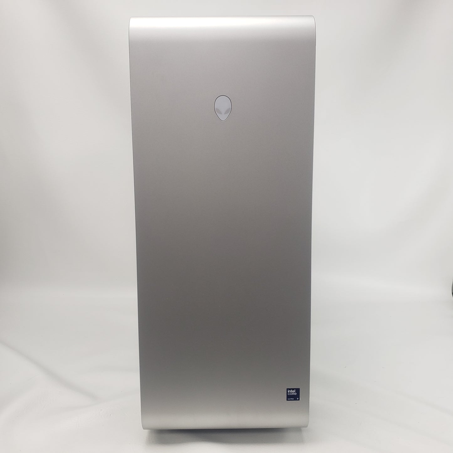 Alienware Area 51 Ultra 9 285K 64GB RAM 4TB SSD GeForce RTX 5080 Desktop Only