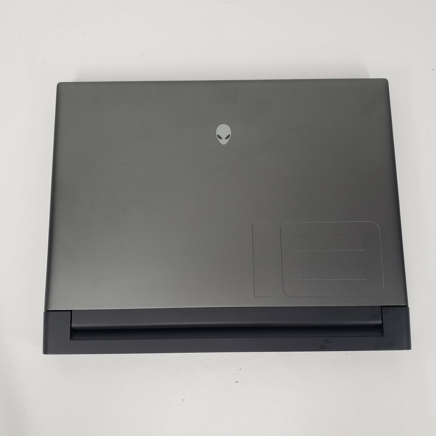 Alienware m18 R1 18" i7-13700HX 2.1GHz 16GB RAM 1TB SSD GeForce RTX 4060