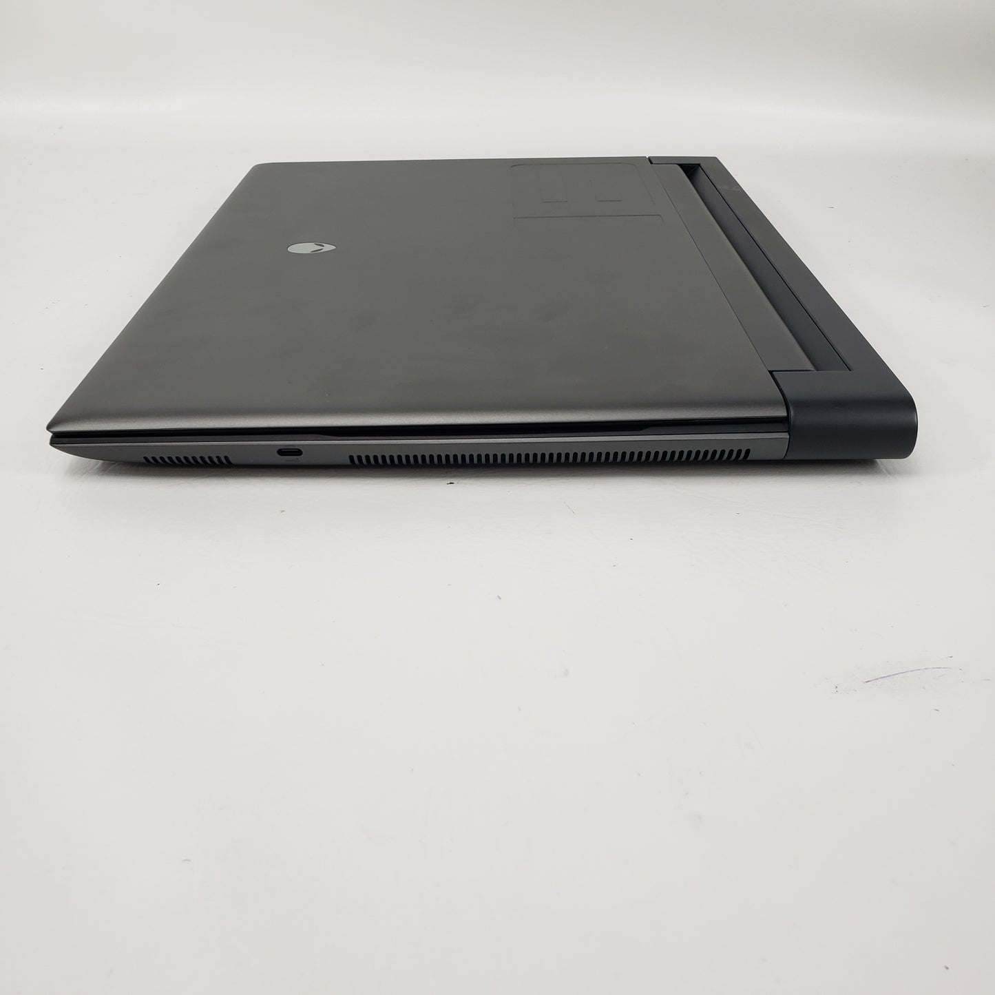 Alienware m18 R1 18" i7-13700HX 2.1GHz 16GB RAM 1TB SSD GeForce RTX 4060