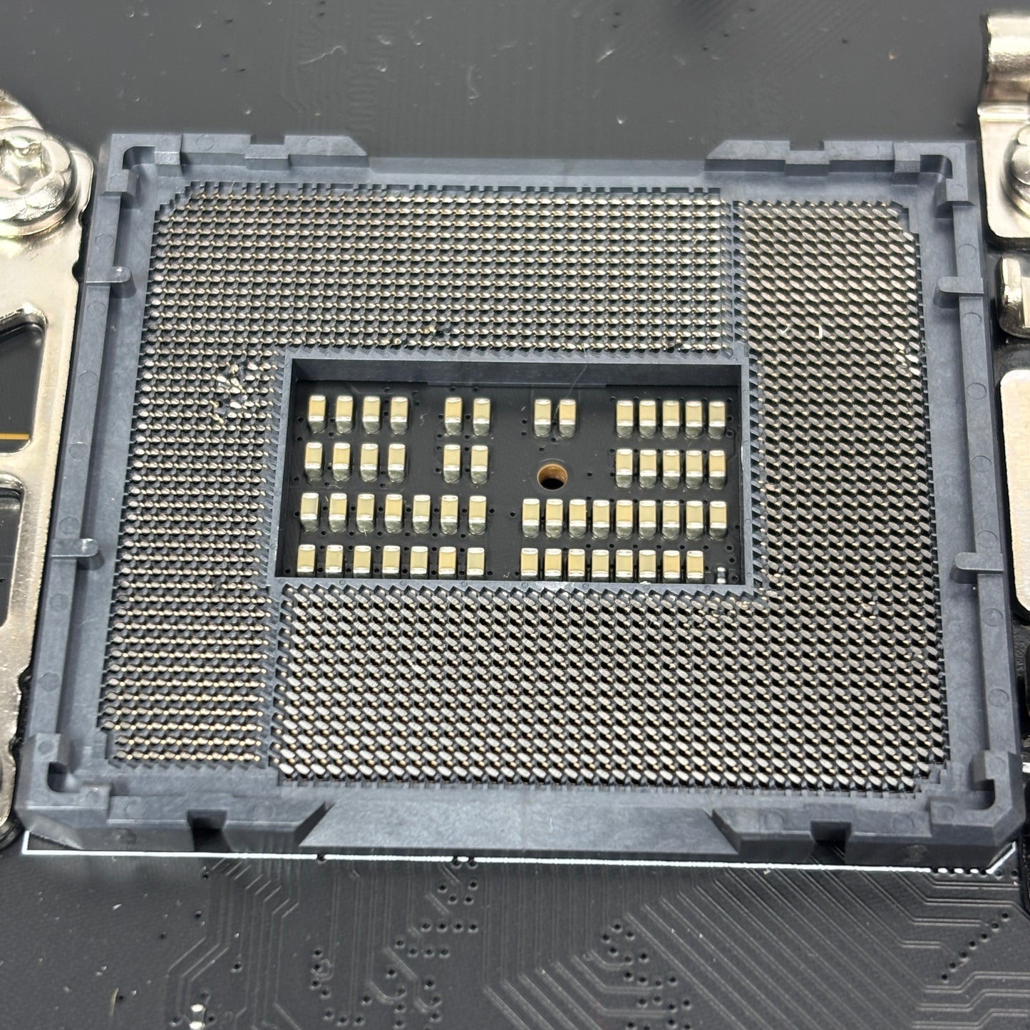 Broken MSI MAG Z790 Tomahawk WiFi DDR5 LGA 1700 Intel ATX Motherboard