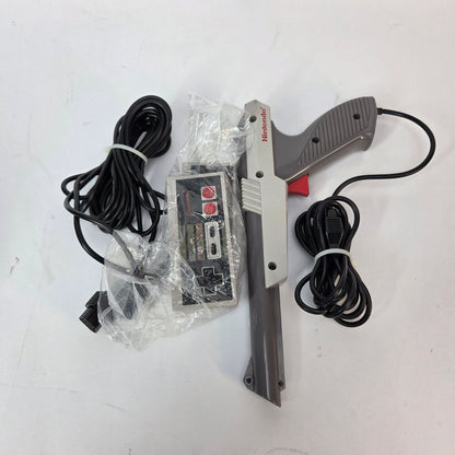 Nintendo NES Deluxe Set System Console w/ Rob the Robot CIB