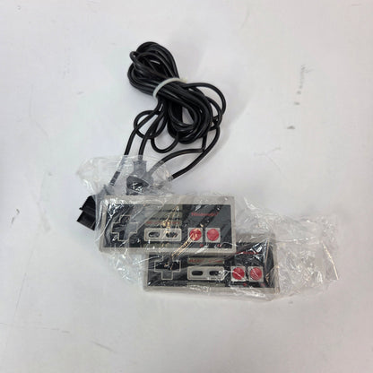 Nintendo NES Deluxe Set System Console w/ Rob the Robot CIB