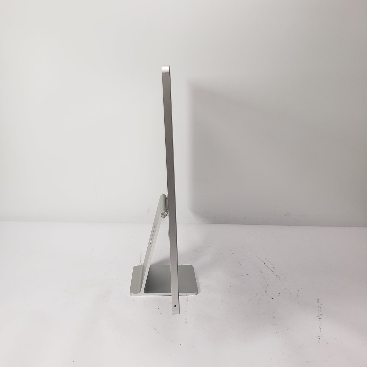 2021 Apple iMac 24" M1 8 Core 3.2GHz 8GB RAM 256GB SSD Silver MGPC3LL/A