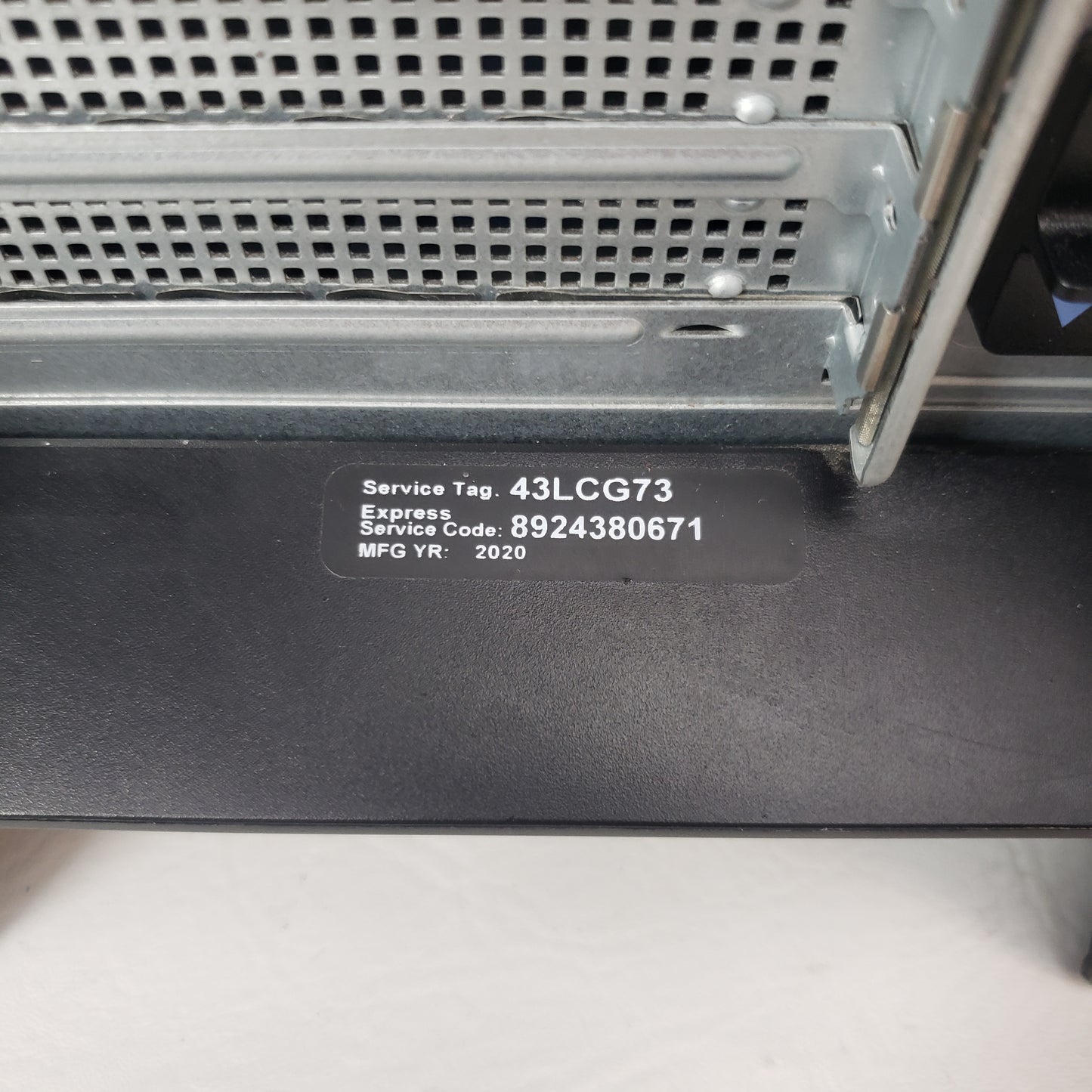 Alienware Aurora R11 6A70DRH Core i7-10700F 2.90GHz 16GB RAM 2TB HDD 512GB SSD GeForce RTX 2080 Super