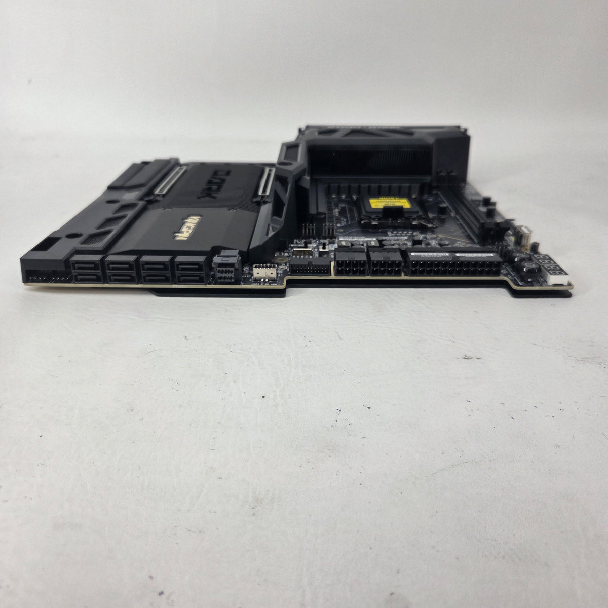 EVGA Z690 DARK Kingpin Intel LGA 1700 E-ATX DDR5 Motherboard Kingpin 