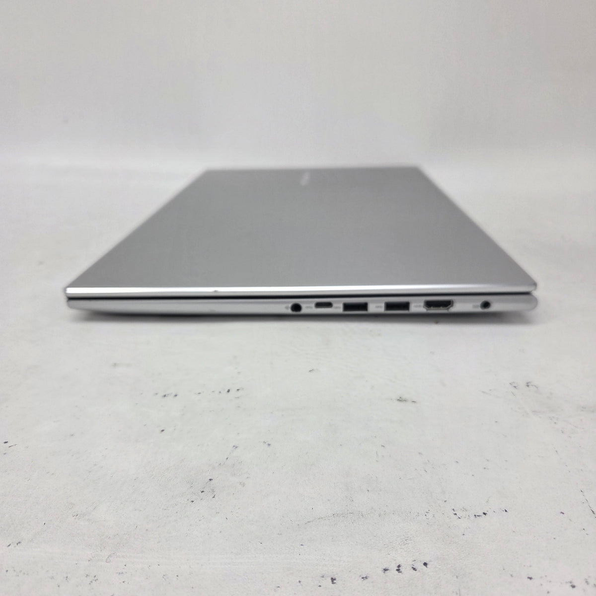 Asus Vivobook 17 X1703ZA 17.3" i3-1220P 1.5GHz 8GB RAM 256GB SSD