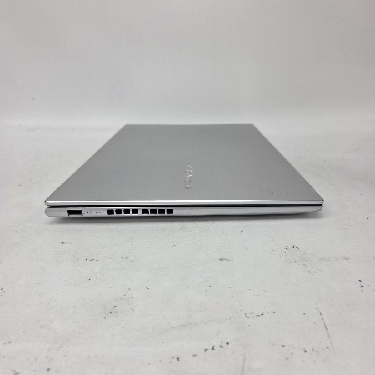 Asus Vivobook 17 X1703ZA 17.3" i3-1220P 1.5GHz 8GB RAM 256GB SSD