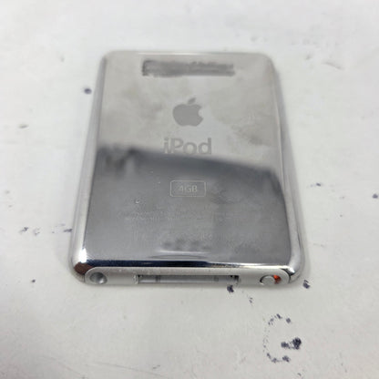 Apple iPod Nano 3rd Gen 4GB Silver A1236