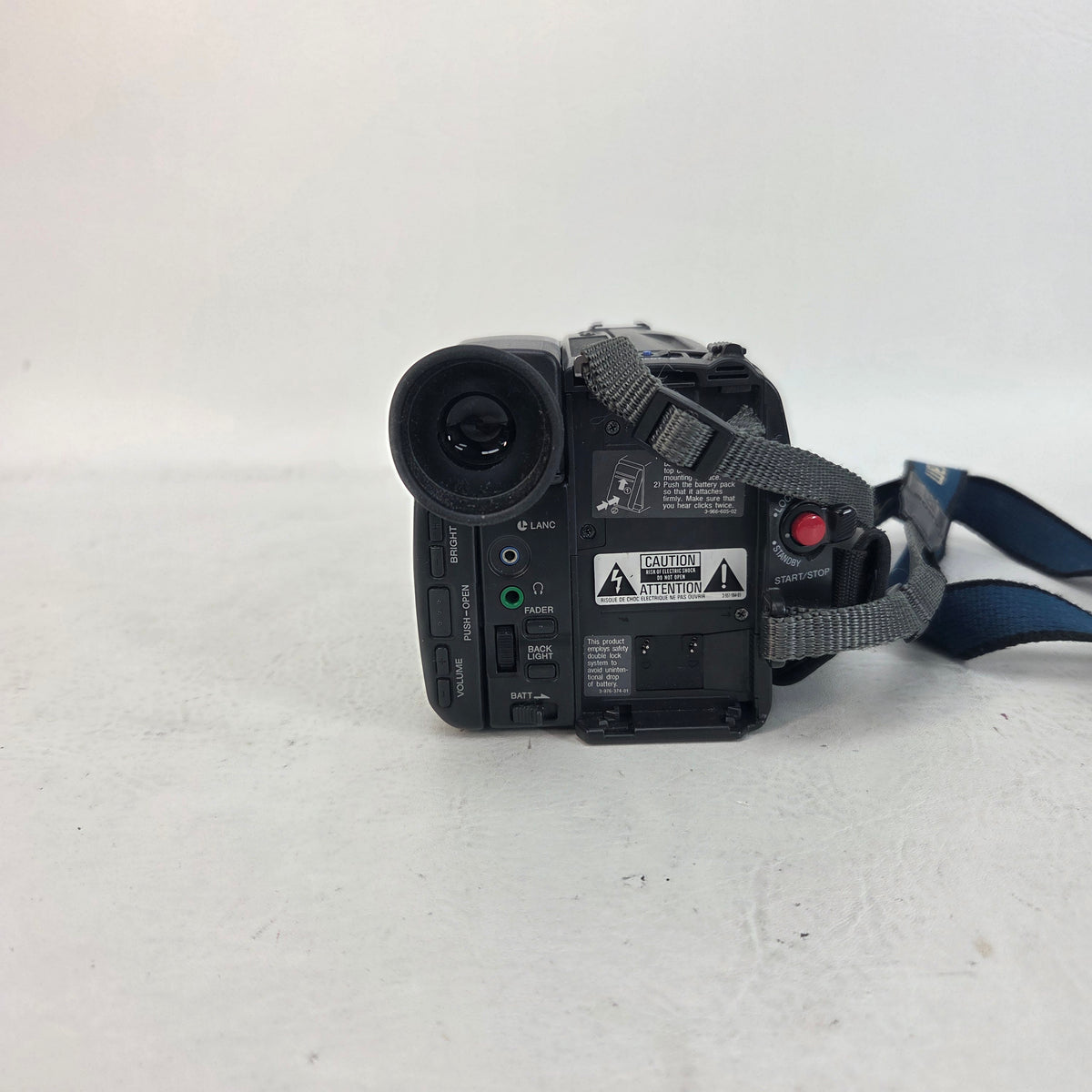 Sony Handycam CCD-TRV52 8mm Analog Camcorder