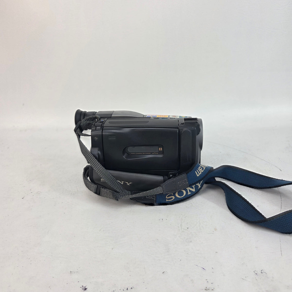 Sony Handycam CCD-TRV52 8mm Analog Camcorder