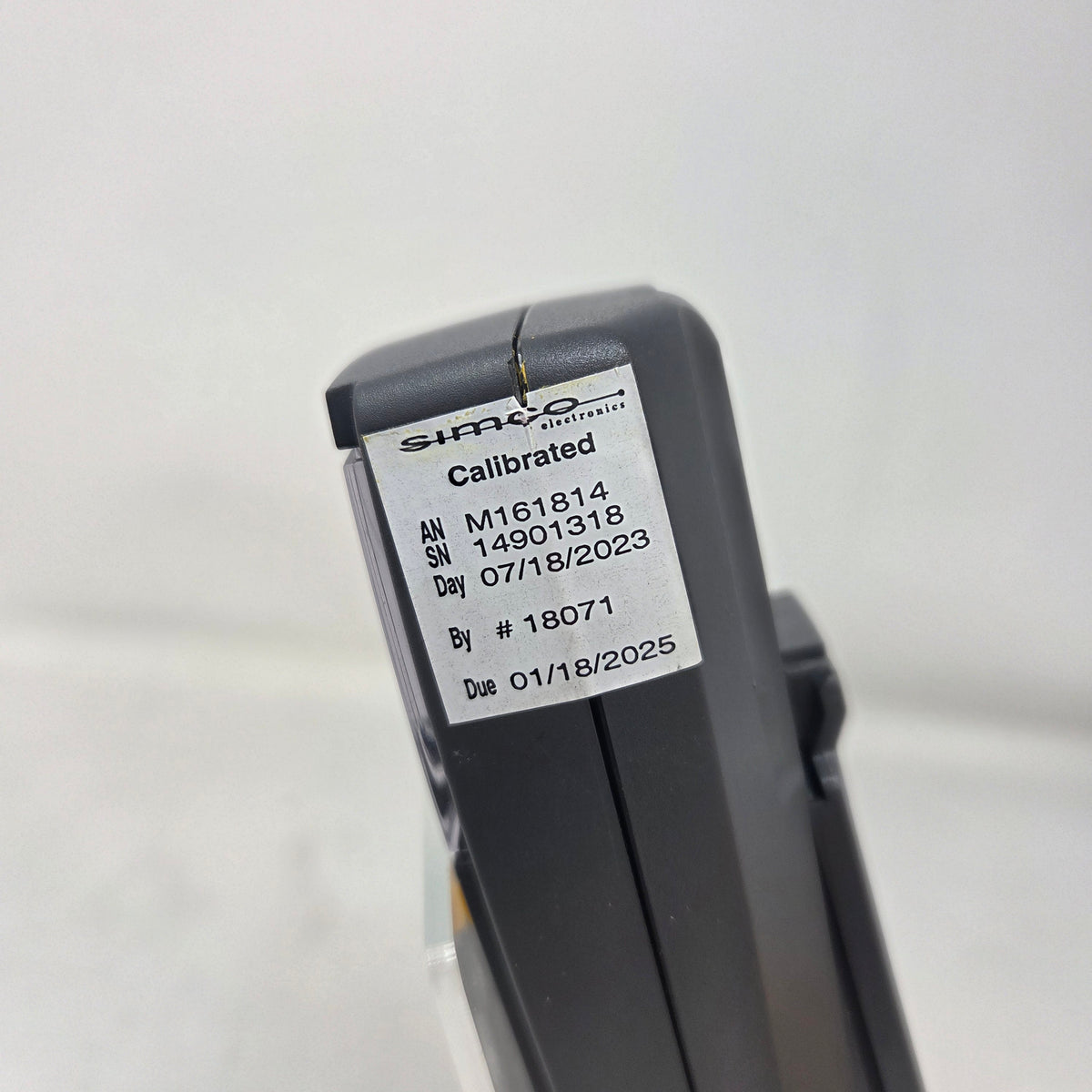 Fluke 116 True RMS CAT III Digital Multimeter 6000 Count 600V w/ Leads