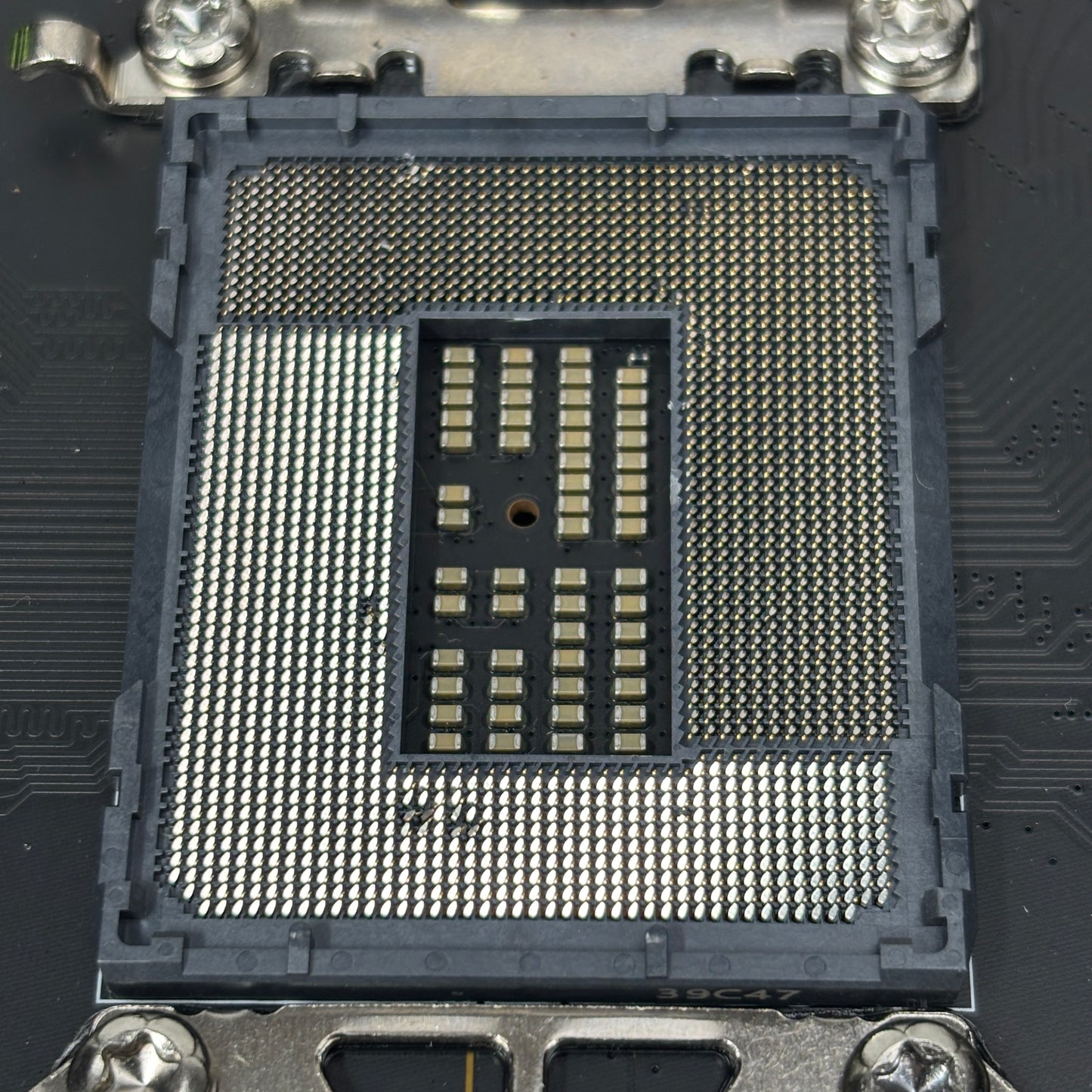 Broken MSI MAG Z790 Tomahawk WiFi DDR5 LGA 1700 Intel ATX Motherboard