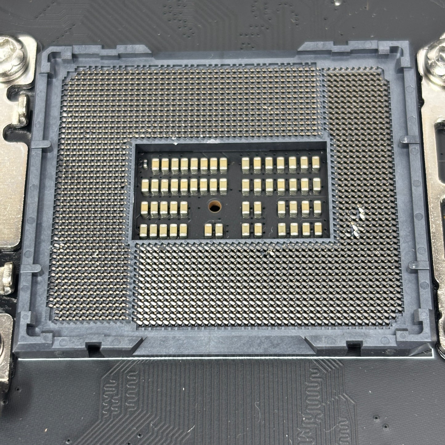 Broken MSI MAG Z790 Tomahawk WiFi DDR5 LGA 1700 Intel ATX Motherboard
