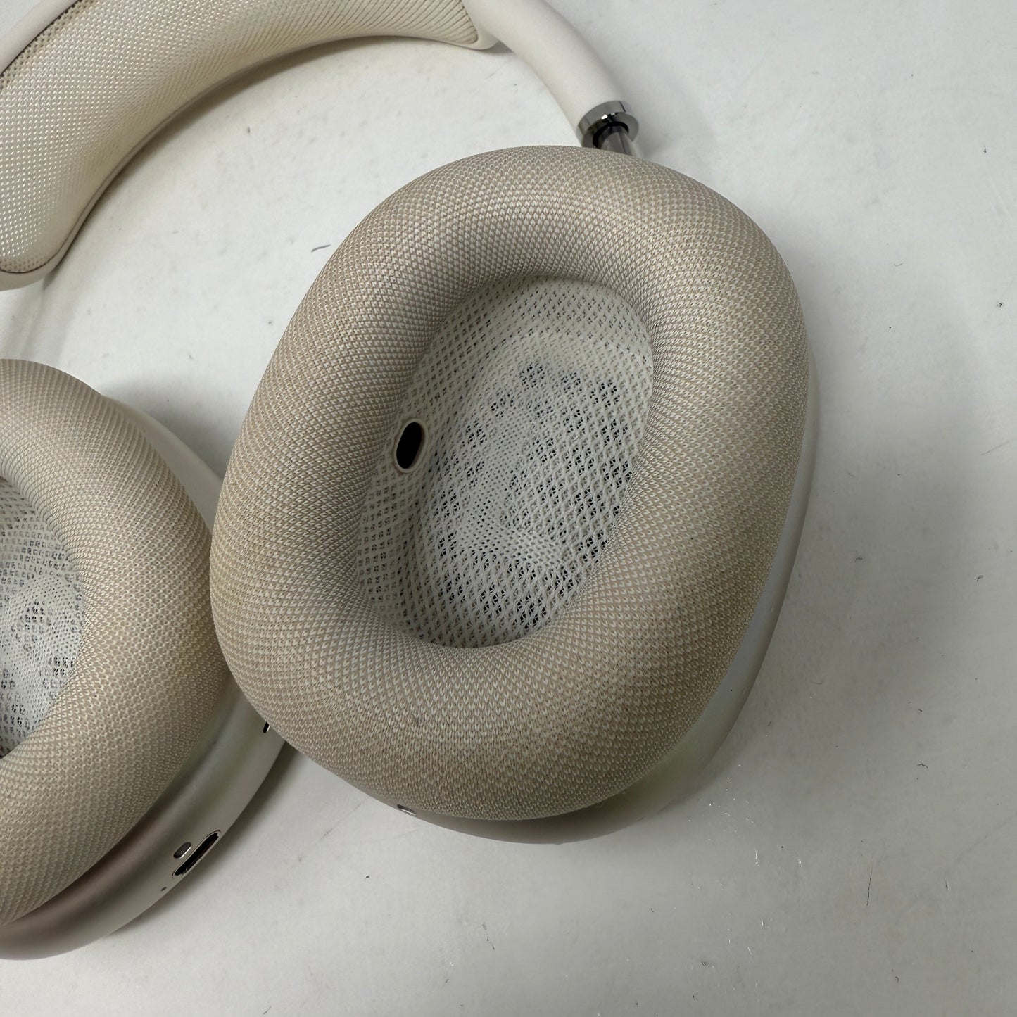 Apple AirPods Max Wireless Over-Ear Headphones Starlight MWW53AM/A
