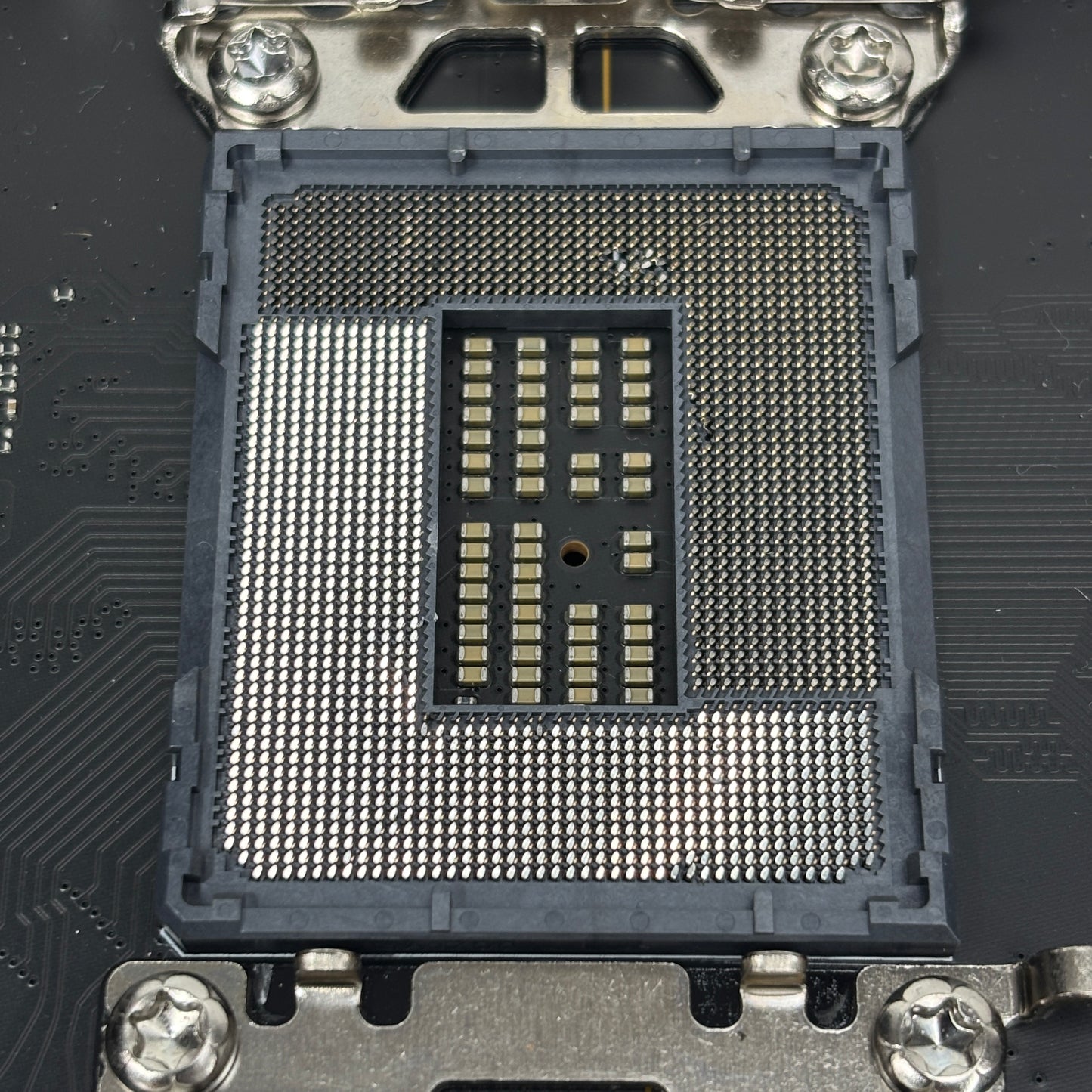 Broken MSI MAG Z790 Tomahawk WiFi DDR5 LGA 1700 Intel ATX Motherboard