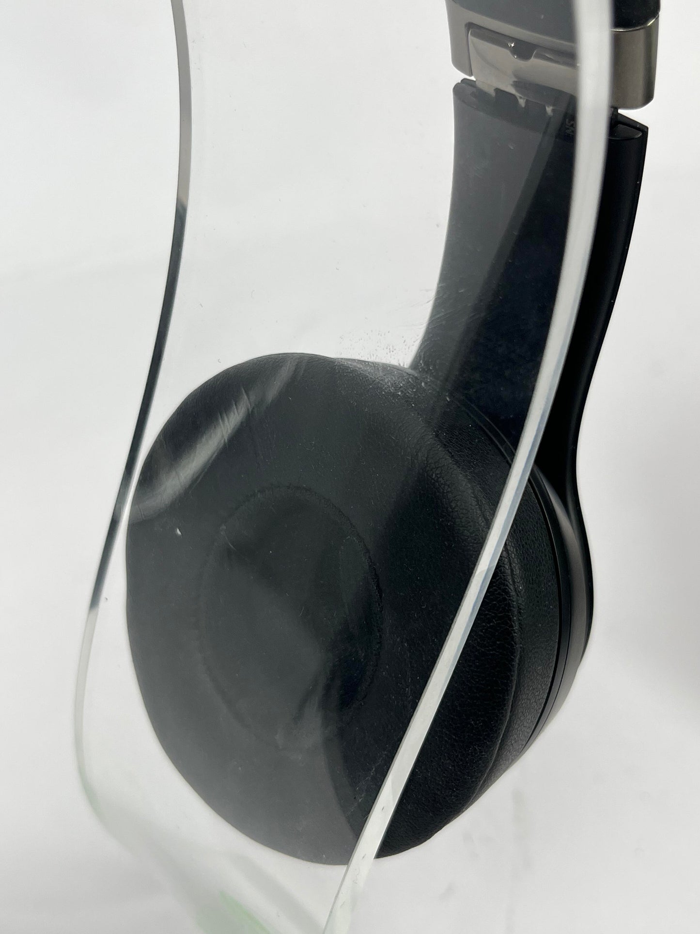 Beats Solo4 Wireless On-Ear Bluetooth Headphones Black MUW23LL/A