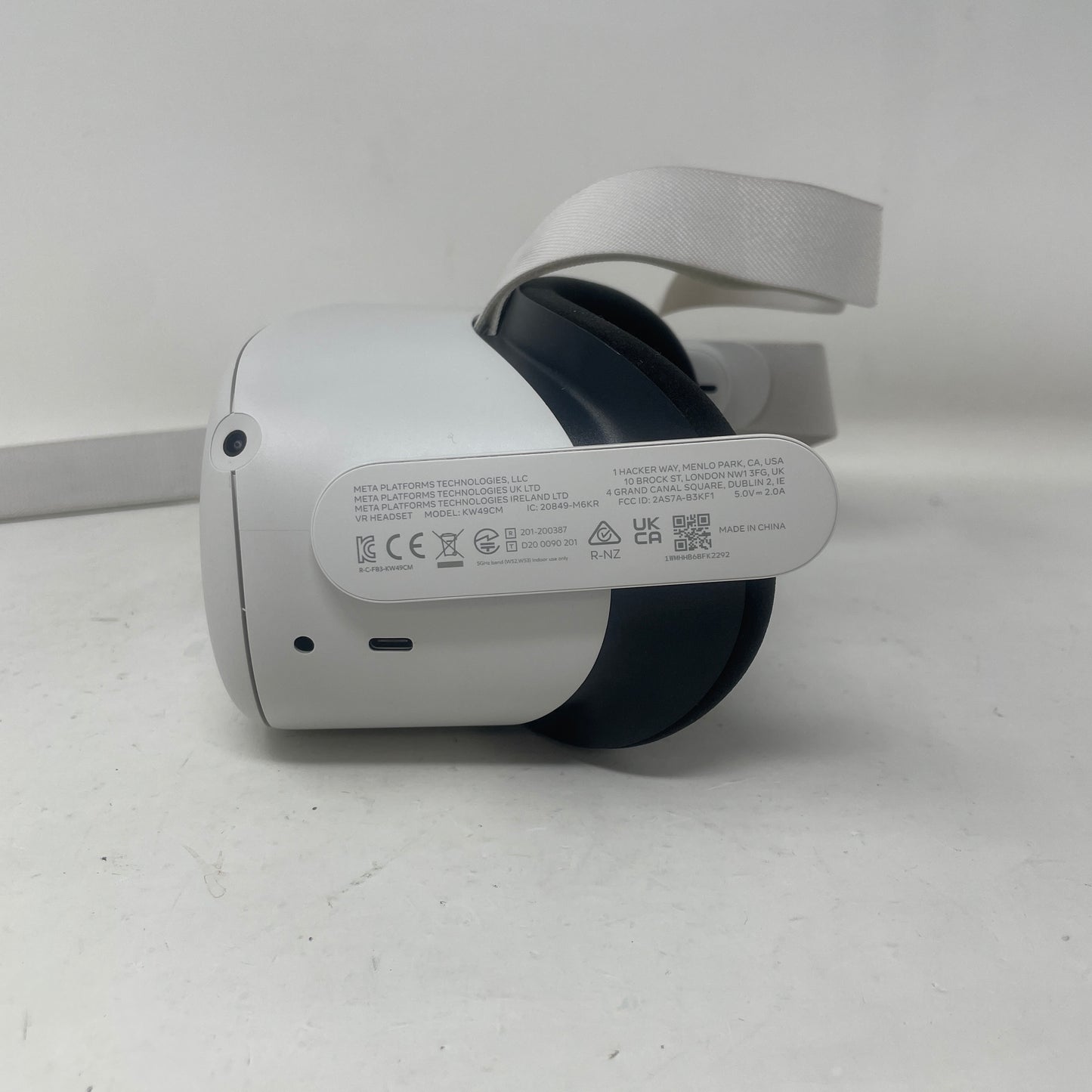 Meta Quest 2 64GB Standalone All-in-One VR Headset Only KW49CM