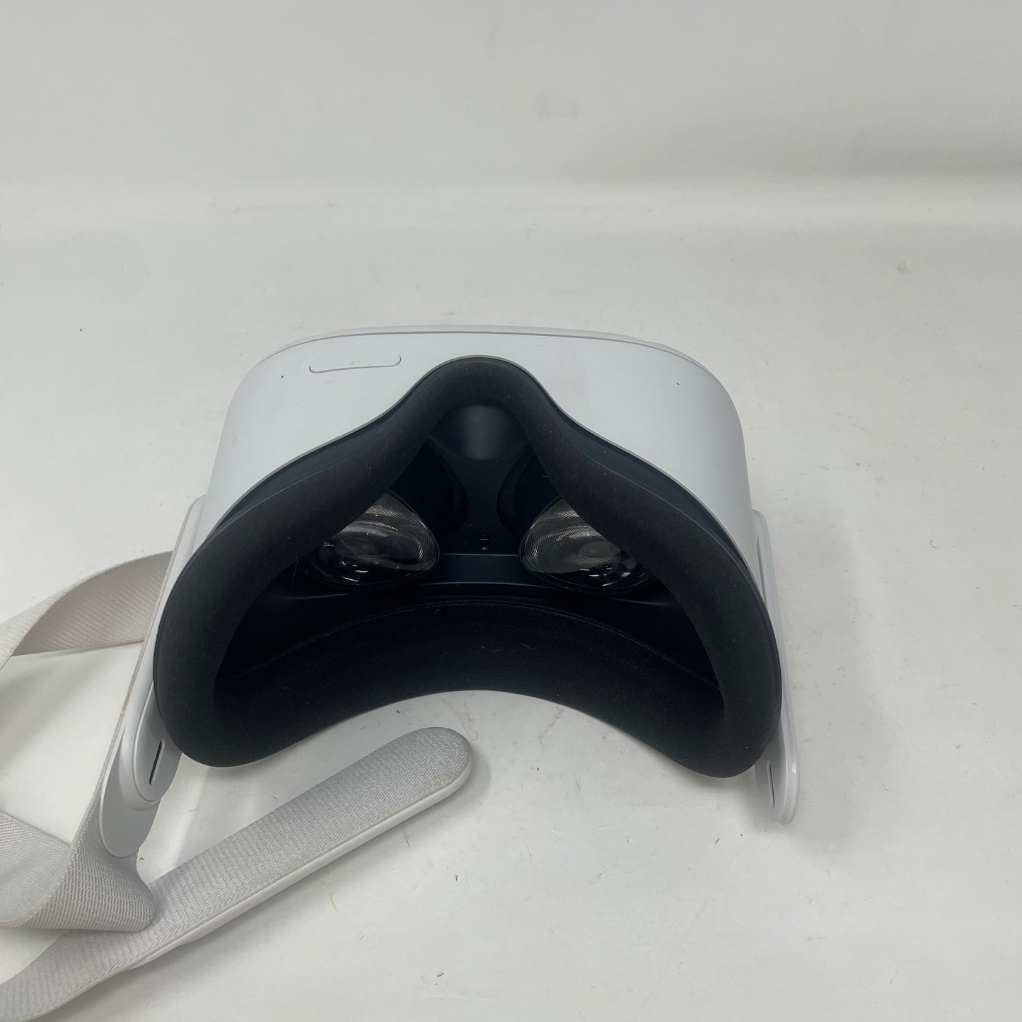 Meta Quest 2 64GB Standalone All-in-One VR Headset Only KW49CM