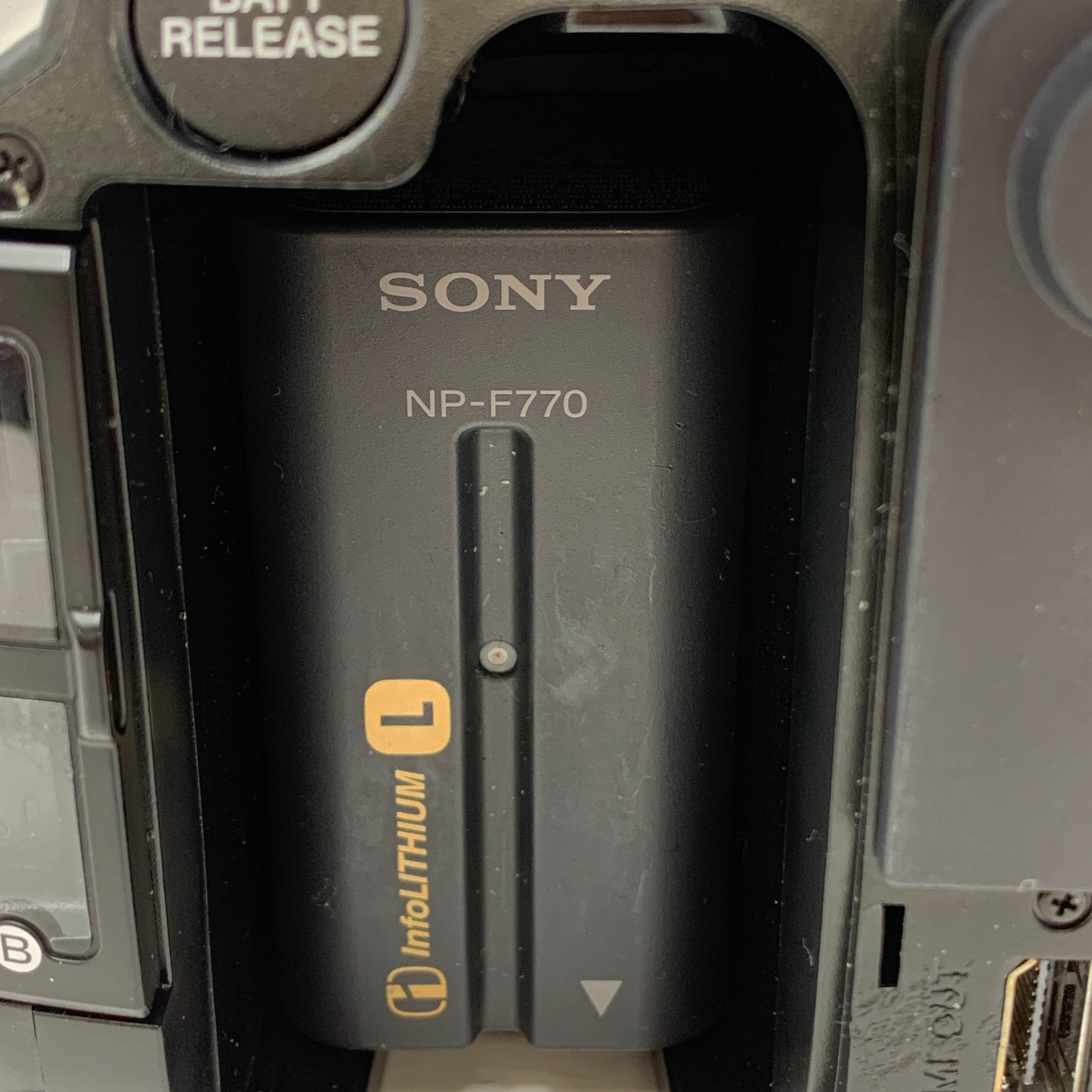 Sony HXR-NX100 14.2MP Professional NXCAM Handheld Camcorder