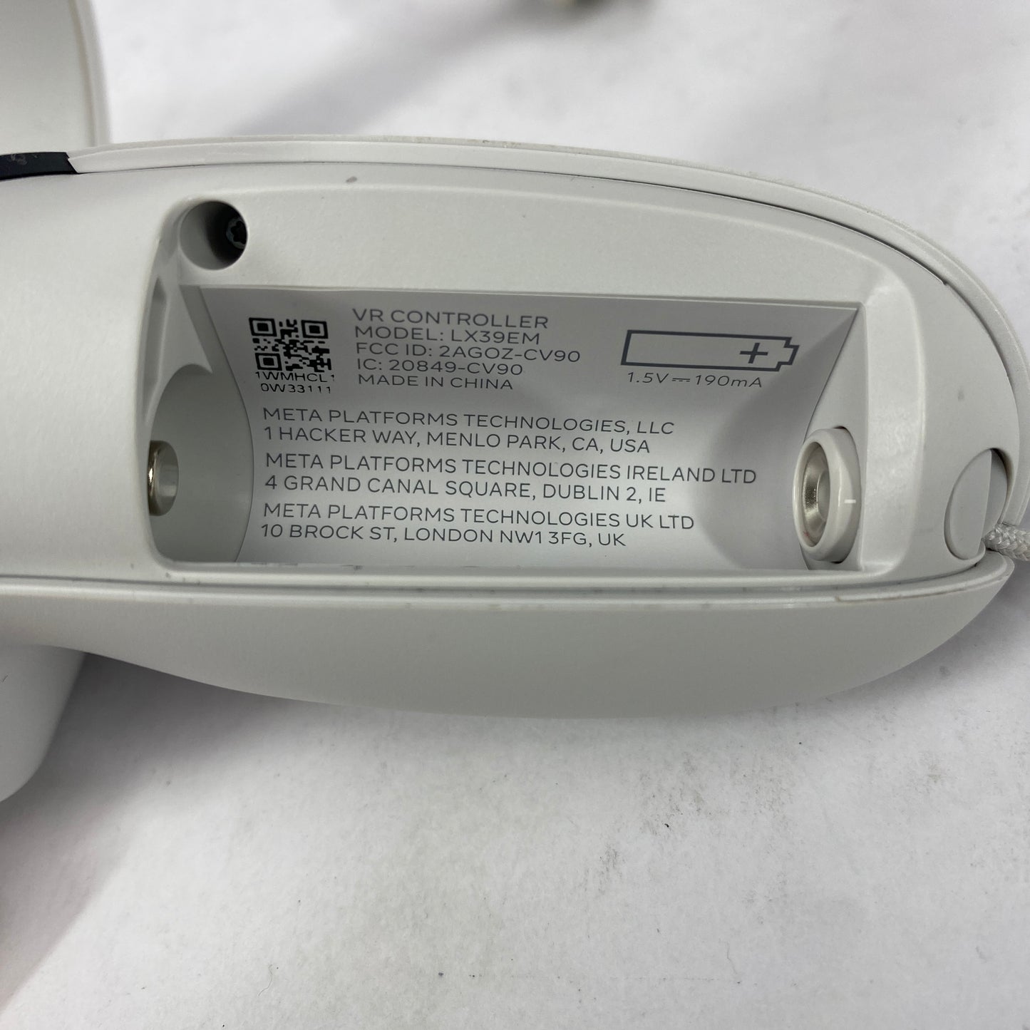 Oculus Quest 2 64GB Standalone All-in-One VR Headset KW49CM