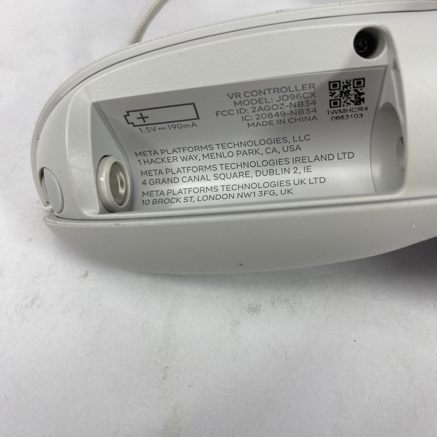 Oculus Quest 2 64GB Standalone All-in-One VR Headset KW49CM