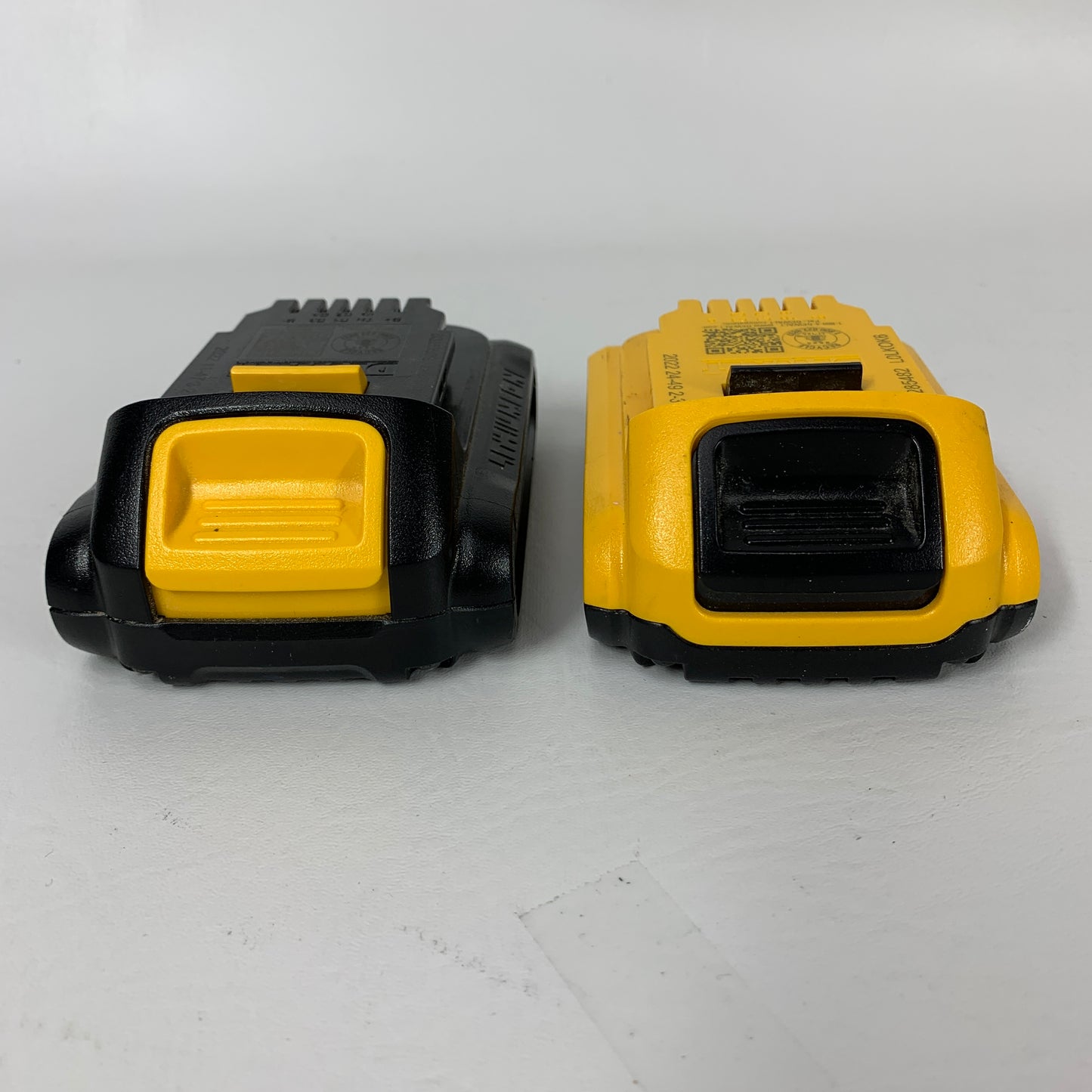 DeWalt DCB203 20V MAX Lithium-Ion Battery 2 Pack