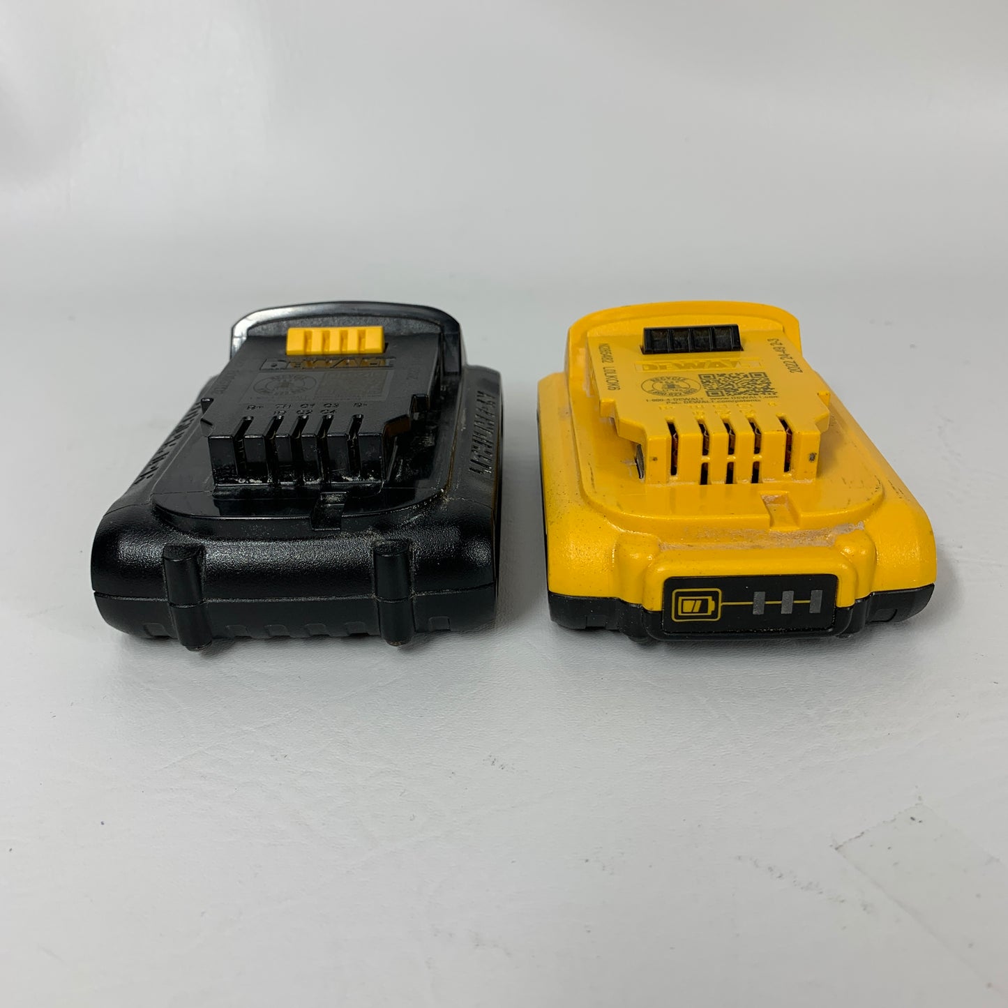 DeWalt DCB203 20V MAX Lithium-Ion Battery 2 Pack