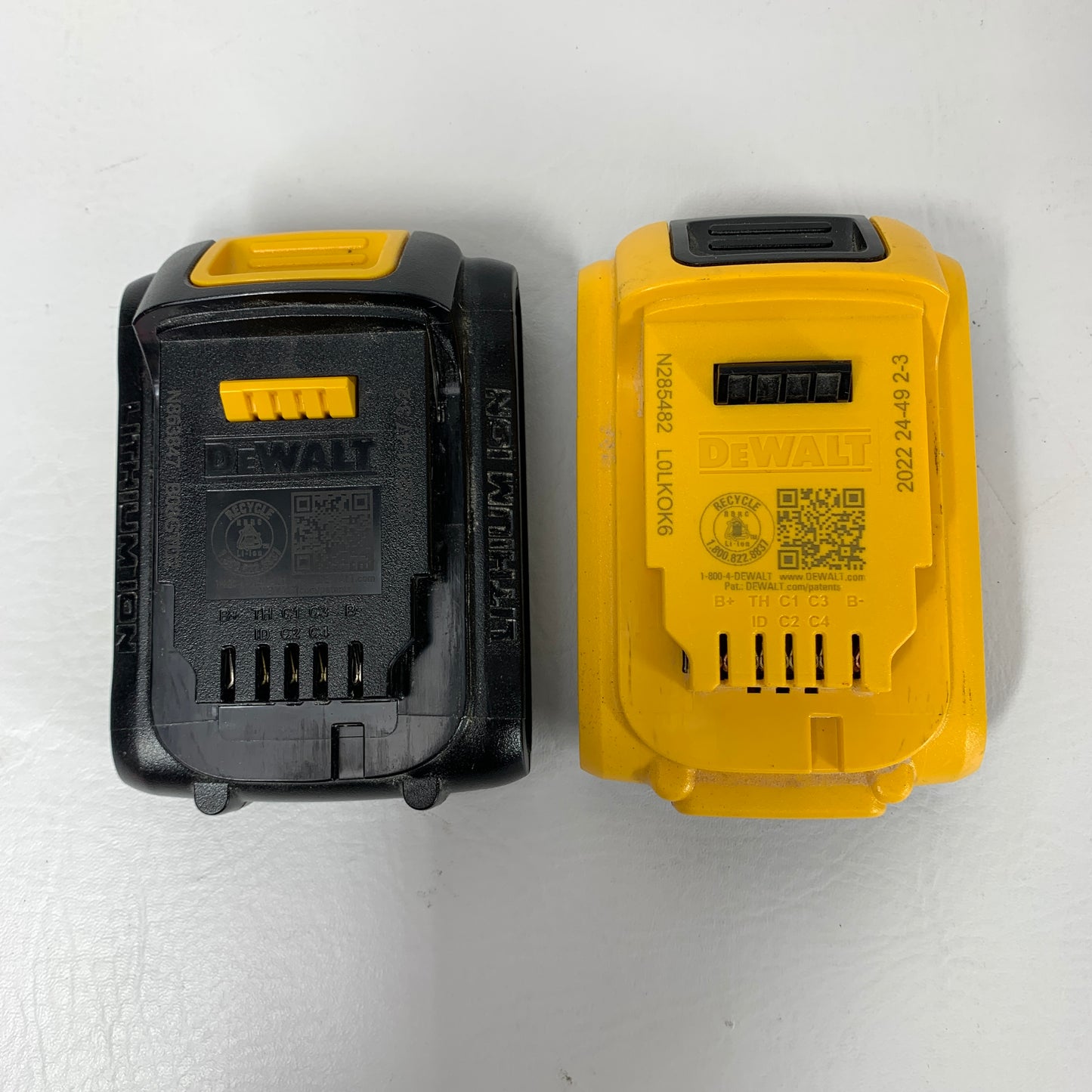 DeWalt DCB203 20V MAX Lithium-Ion Battery 2 Pack