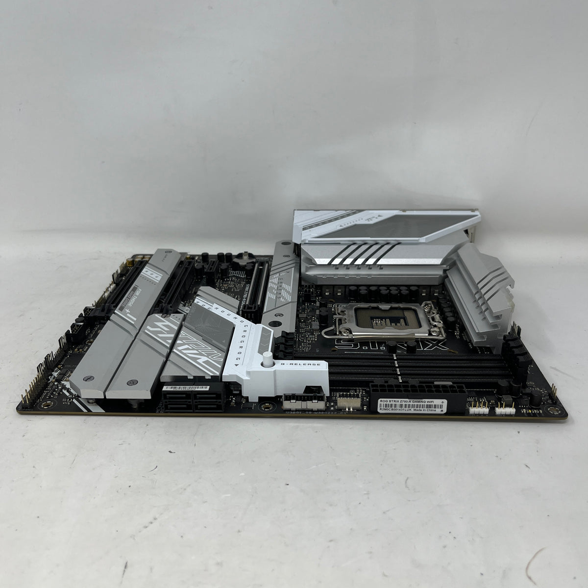 Asus ROG STRIX Z790-A GAMING WIFI LGA 1700 ATX Intel DDR5 Motherboard
