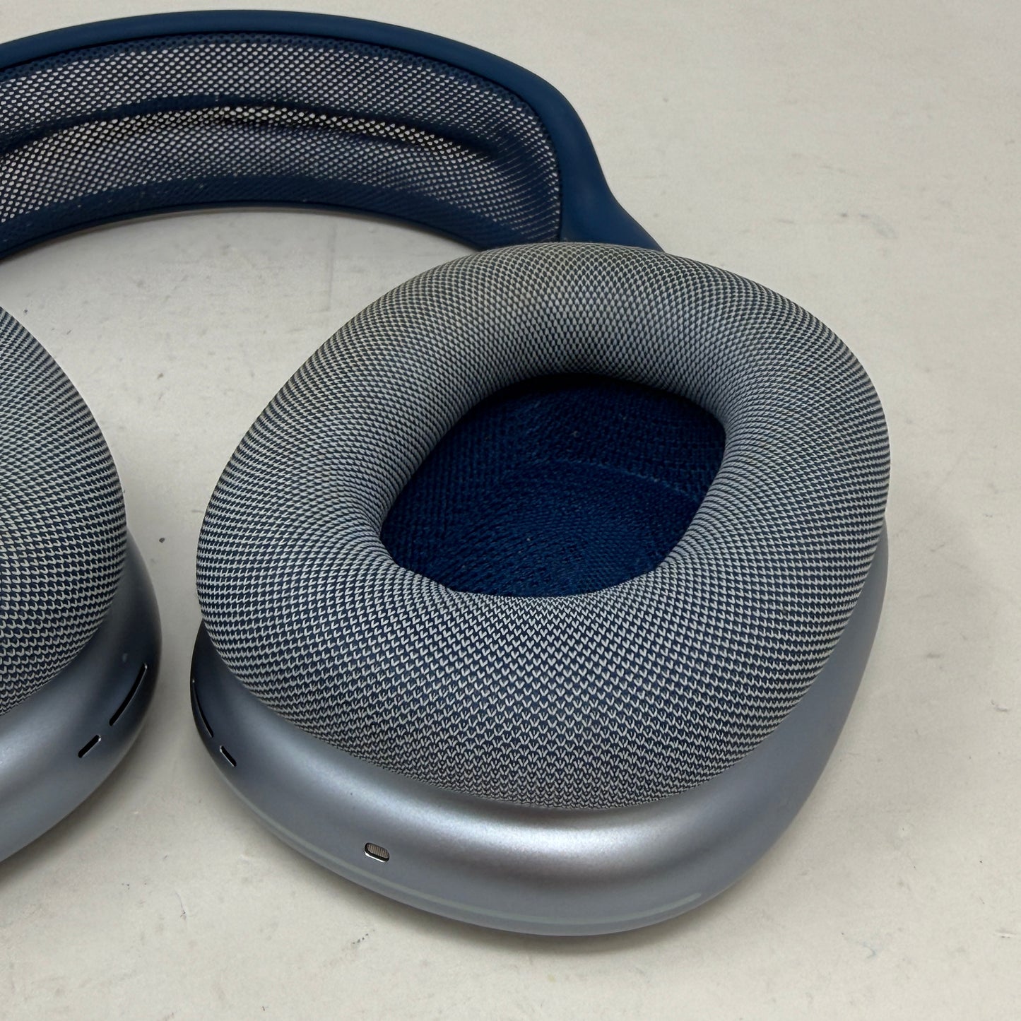 Apple AirPods Max Wireless Over-Ear Headphones Blue MWW63AM/A