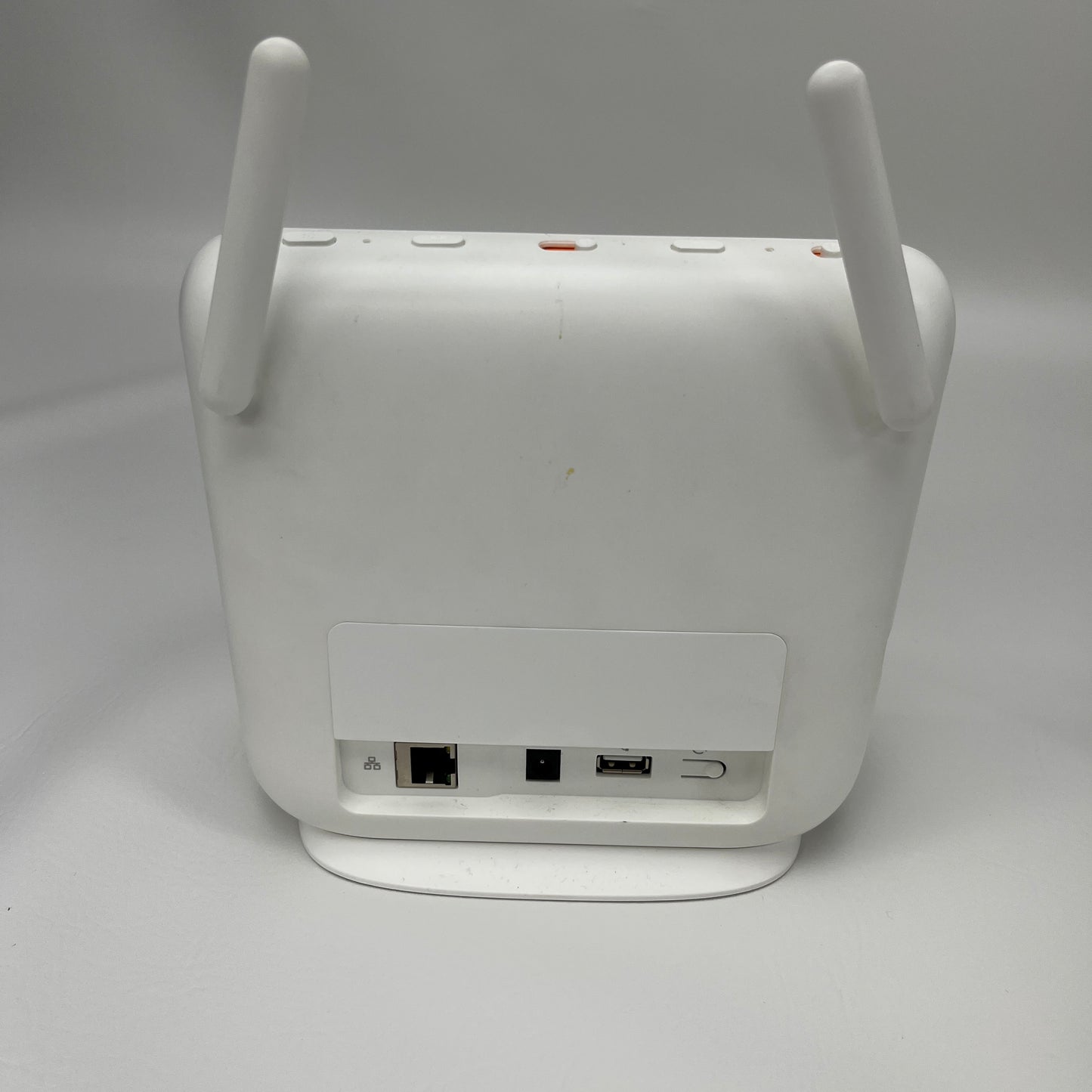 Lorex Smart Home Security Center 2K Wire-Free Cameras & Range Detector HC64A2U-E