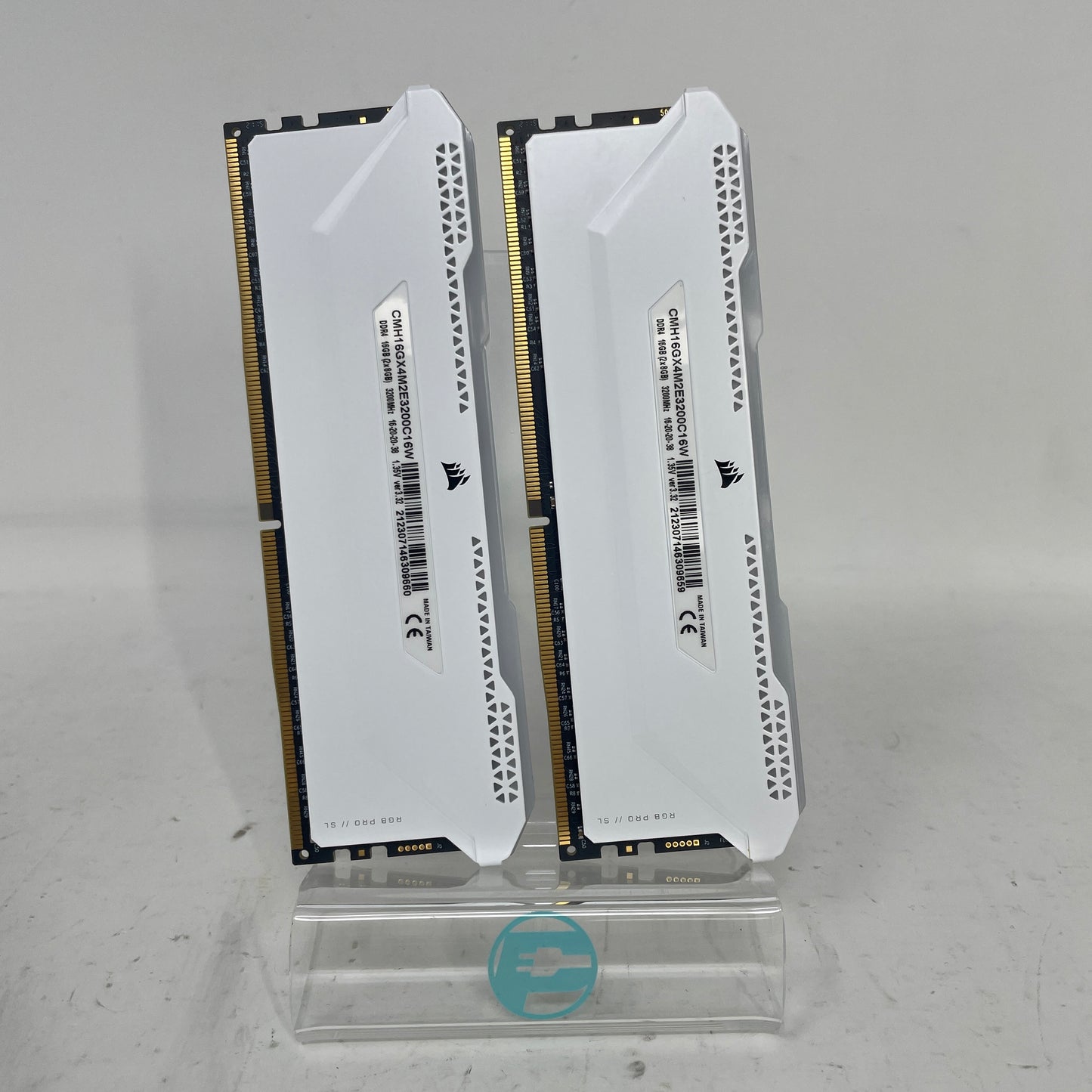 Corsair Vengeance 16GB (2x8GB) RAM DDR4 3200MHz CMH16GX4M2E3200C16W