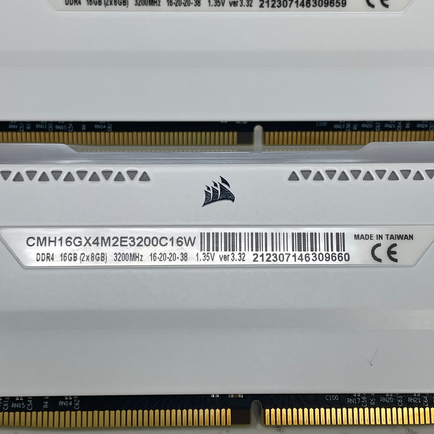 Corsair Vengeance 16GB (2x8GB) RAM DDR4 3200MHz CMH16GX4M2E3200C16W