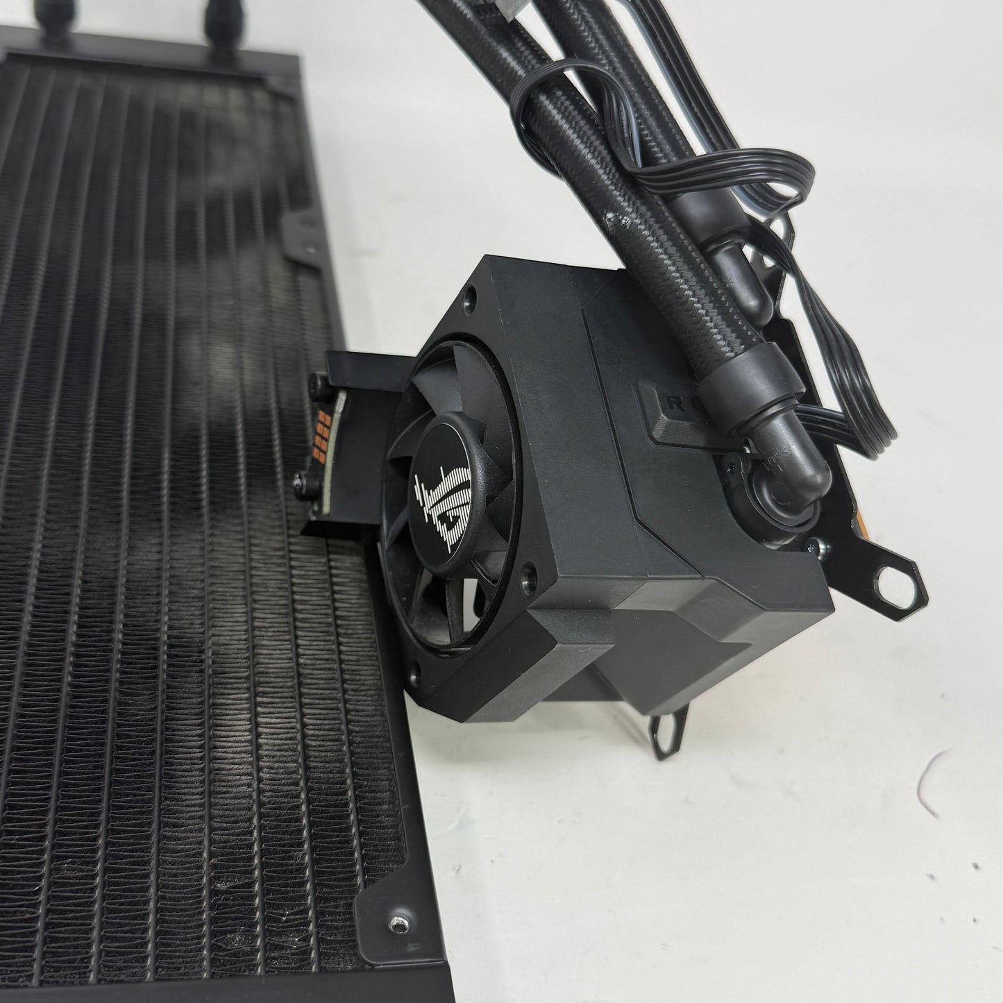 Lian Li Hydroshift II-S LCD 360  Liquid CPU Cooler Fan Black GHS2LCDS36NB