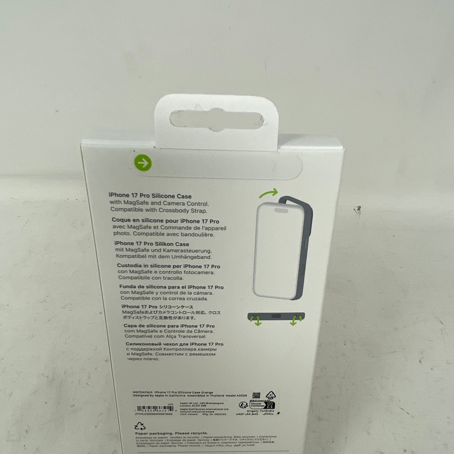 New Apple Orange Silicone Case with MagSafe for iPhone 17 Pro MGFE4ZM/A