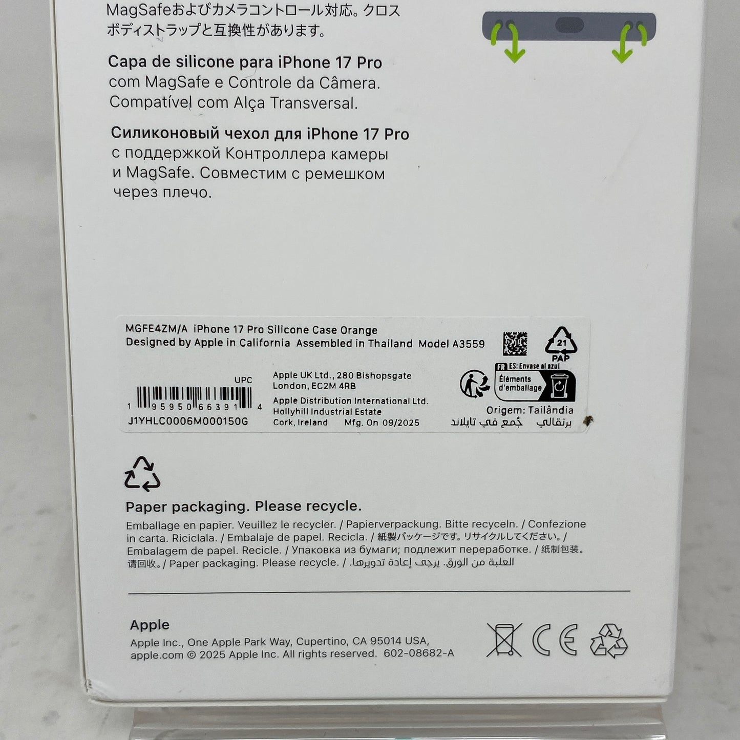 New Apple Orange Silicone Case with MagSafe for iPhone 17 Pro MGFE4ZM/A