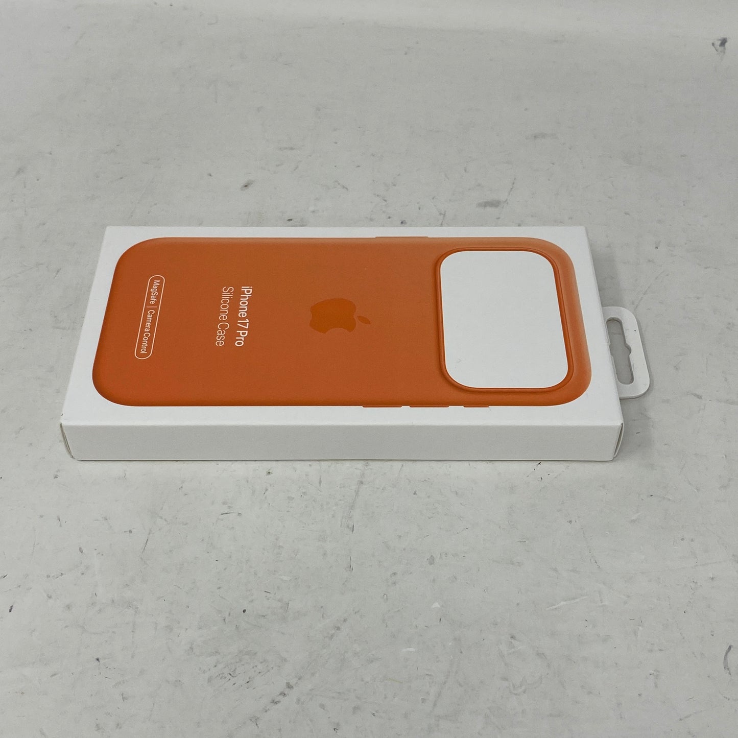 New Apple Orange Silicone Case with MagSafe for iPhone 17 Pro MGFE4ZM/A