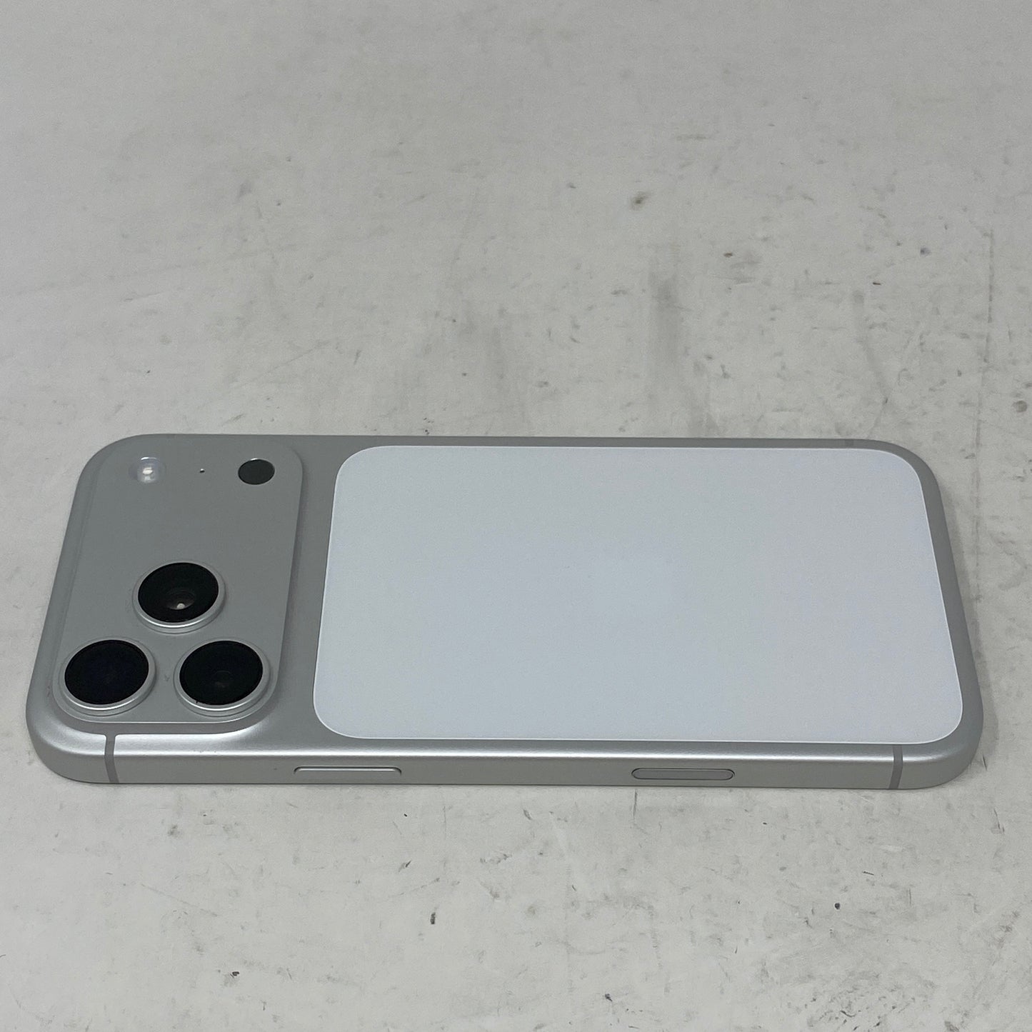 Factory Unlocked Apple iPhone 17 Pro Max 128GB Silver NFXG4LL/A