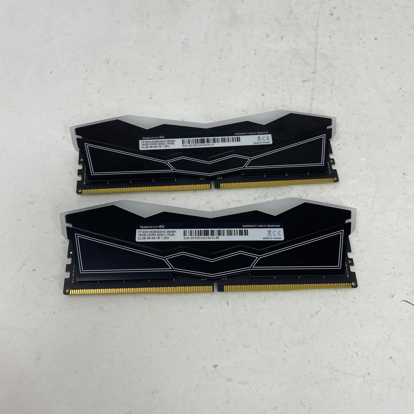 TeamGroup T-Force Delta RGB 16GB (2x8GB) RAM DDR5 4800MHz FF3D516G6000HC38ABK