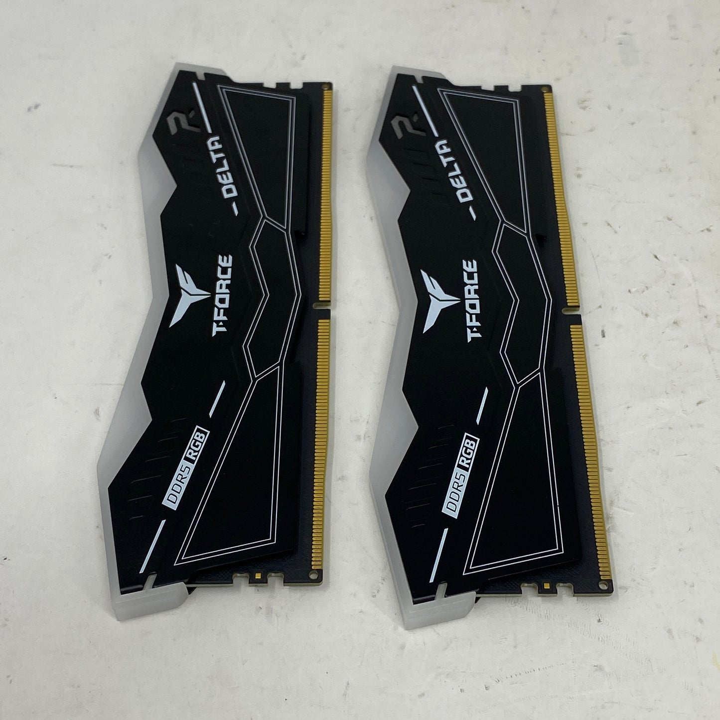 TeamGroup T-Force Delta RGB 16GB (2x8GB) RAM DDR5 4800MHz FF3D516G6000HC38ABK