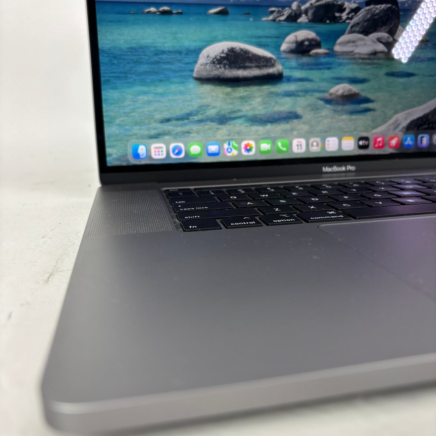 2019 Apple MacBook Pro 16" i7 2.6GHz 16GB RAM 512GB SSD Silver A2141