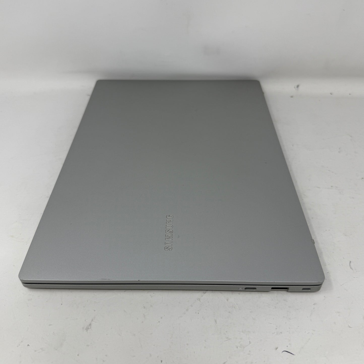 Samsung Galaxy Book Go 760C7T0 14" Snapdragon 7c 2.5GHz 4GB RAM 64GB SSD