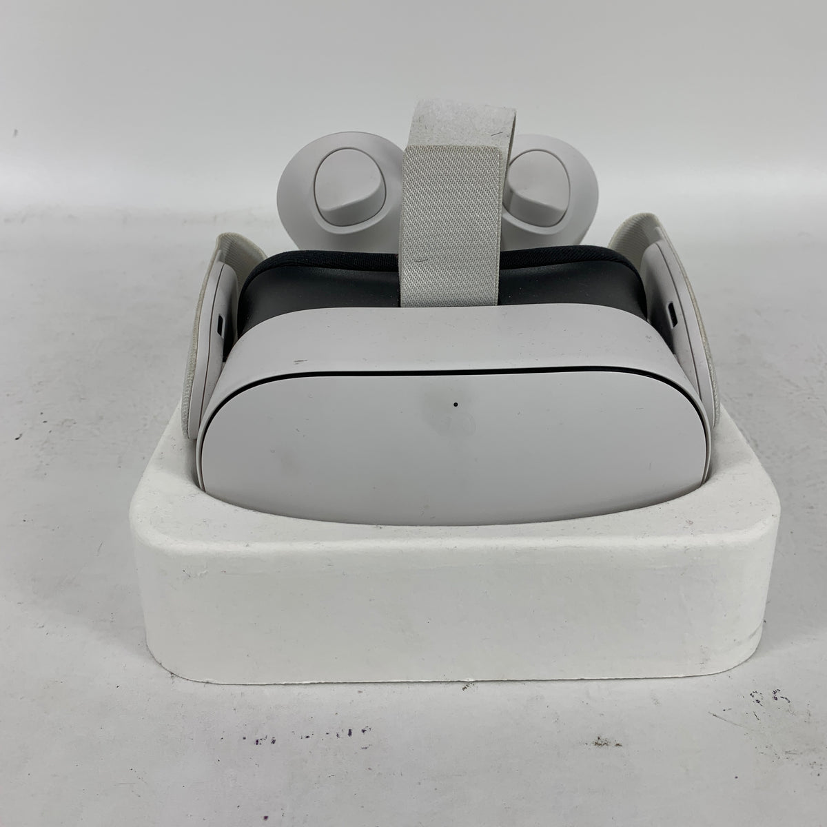 Meta Quest 3S 128GB Standalone All-in-One VR Headset P97