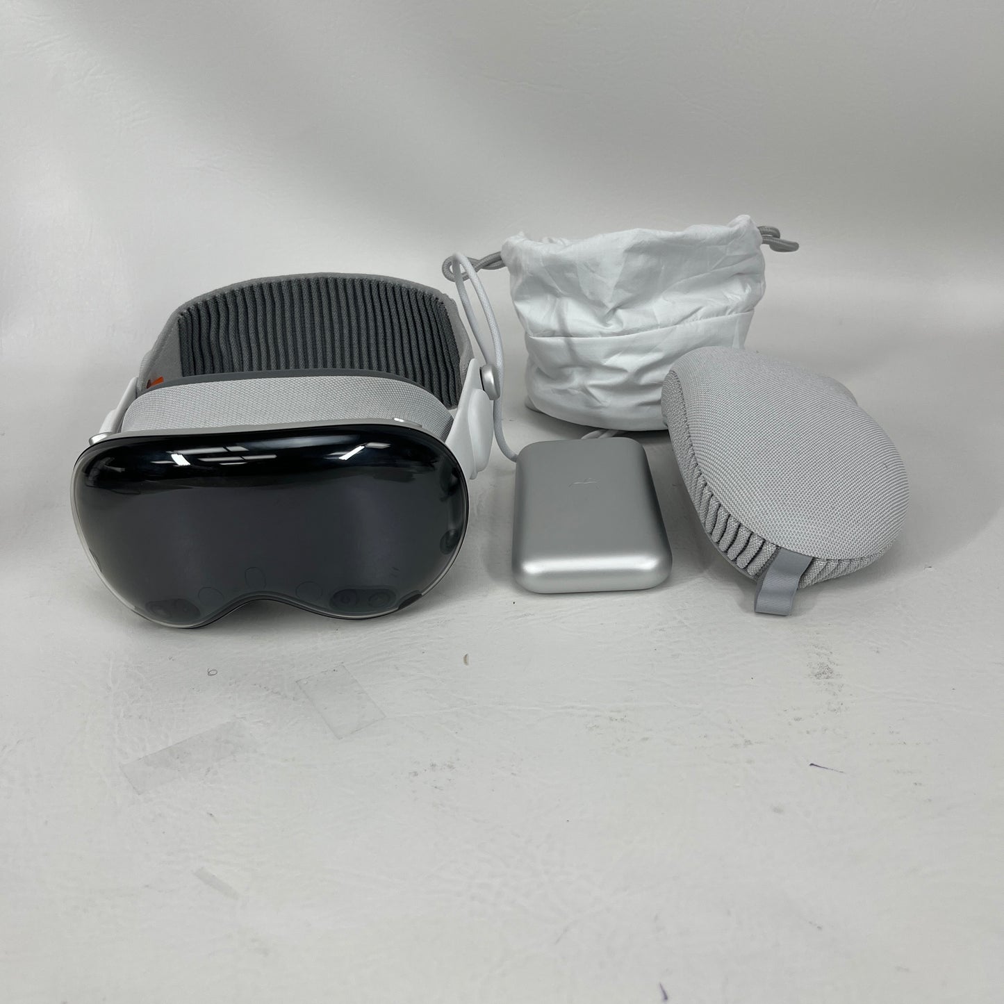 Apple Vision Pro 256GB Standalone All-in-One VR Headset A2117