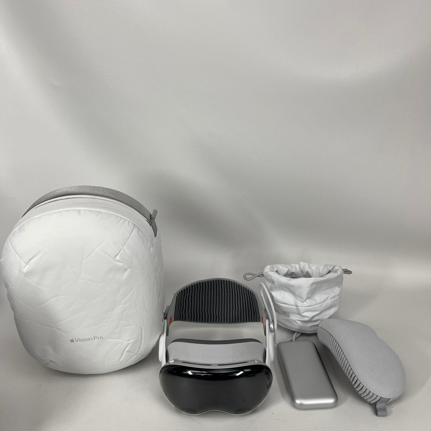 Apple Vision Pro 256GB Standalone All-in-One VR Headset A2117