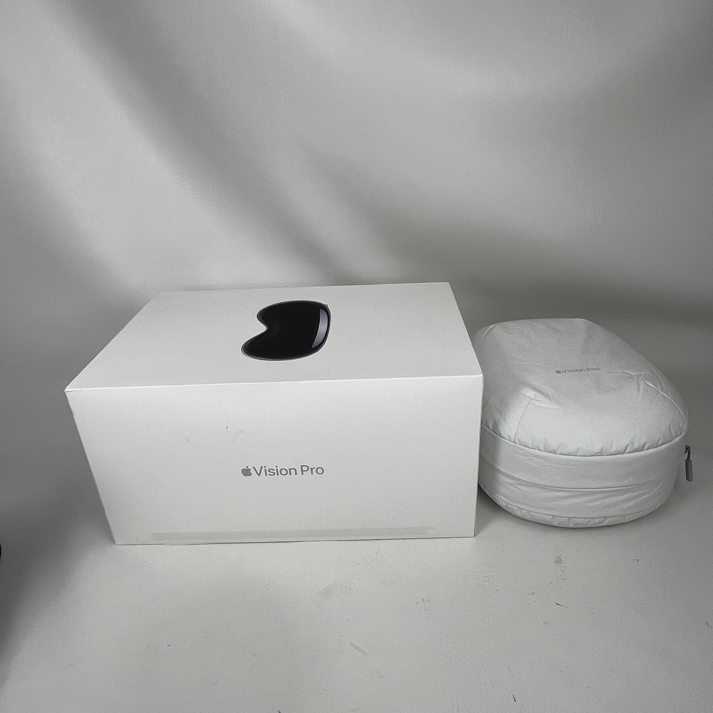 Apple Vision Pro 256GB Standalone All-in-One VR Headset A2117