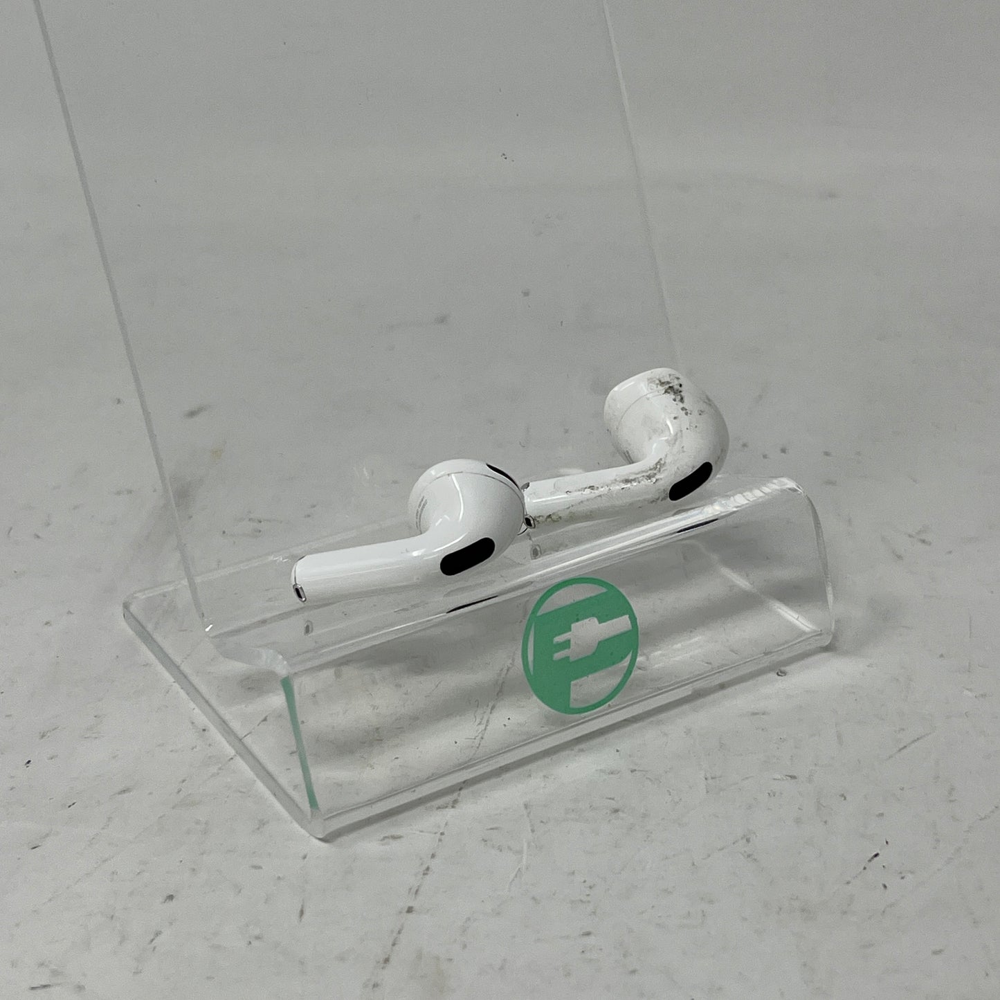 Apple AirPods 4th Gen with Charging Case A3053 A3050 A3058 MXP63LL/A